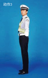 ׼������ת��ĳ�������·�ڣ�����ת����ʻ���򿿽�·�����ģ��Ⱥ���ת